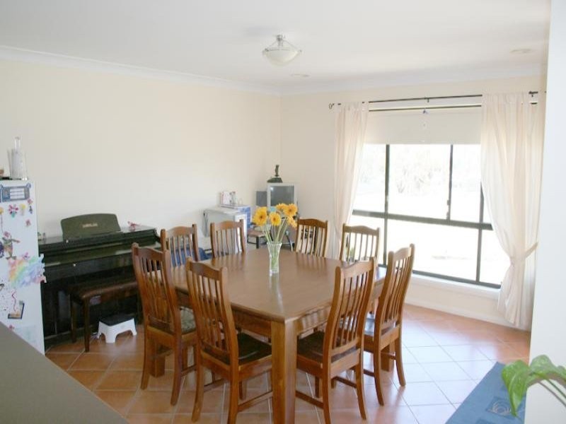 27 Holman WAY, Orange NSW 2800