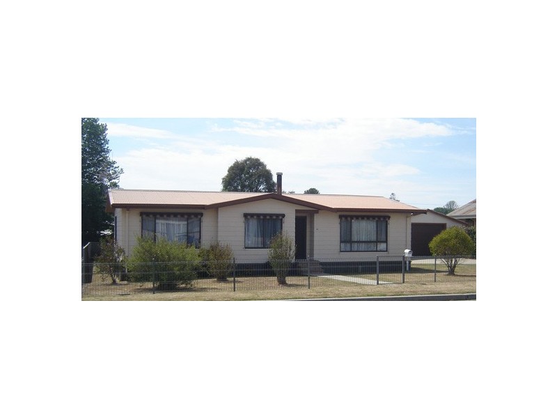 30 Burton Street, Blayney NSW 2799