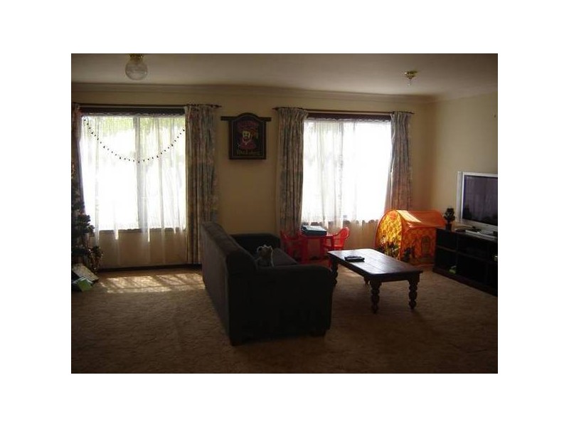 30 Burton Street, Blayney NSW 2799