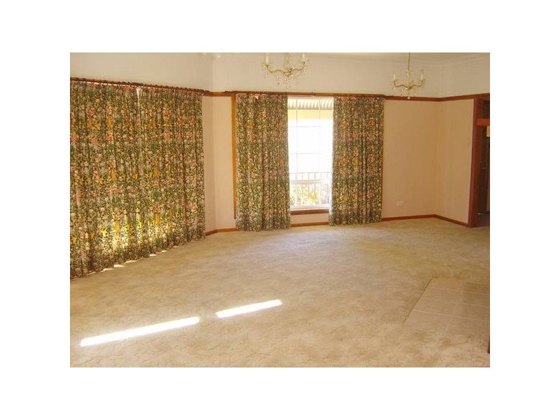 1 Wiare Circuit, Orange NSW 2800