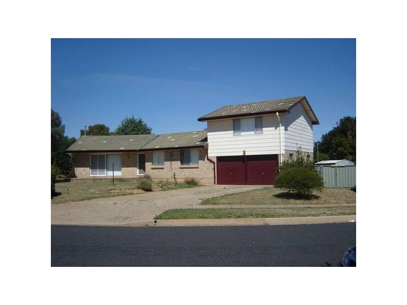 2 Sturt Street, Blayney NSW 2799