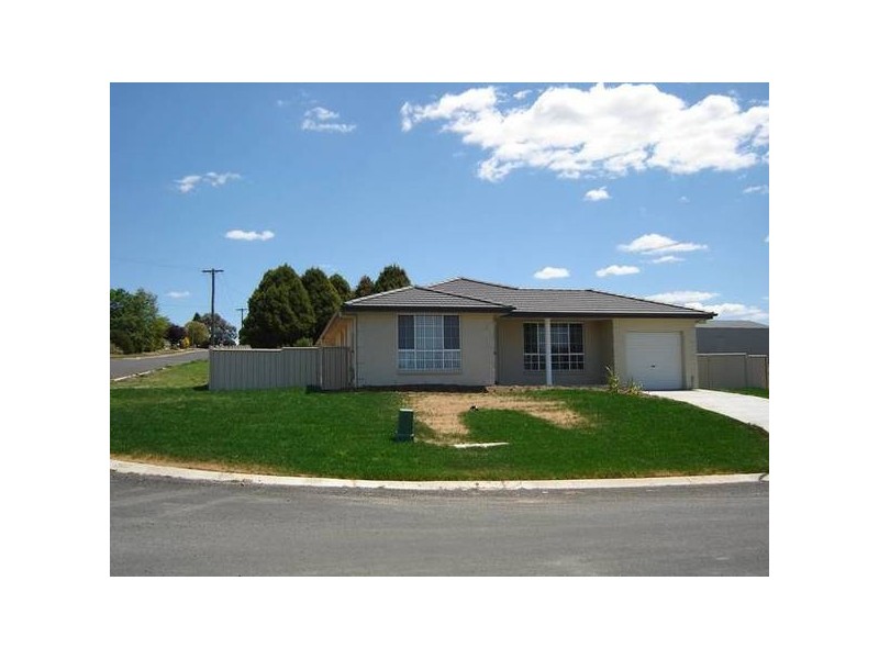Johnston Crescent, Blayney NSW 2799