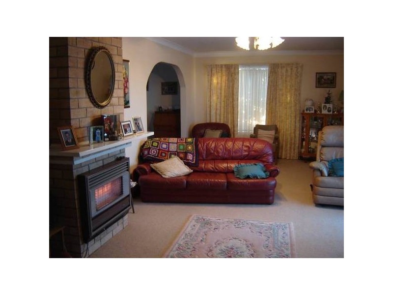 19 Amos Avenue, Blayney NSW 2799