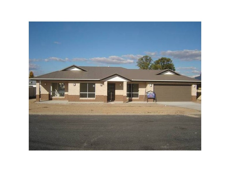 Raphael Street, Blayney NSW 2799