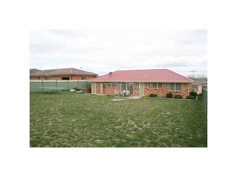 42 Quinlan Run, Orange NSW 2800