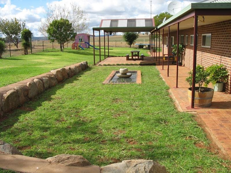 - Roma Road, Yeoval NSW 2868