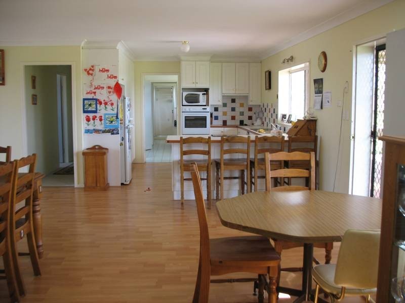 - Roma Road, Yeoval NSW 2868