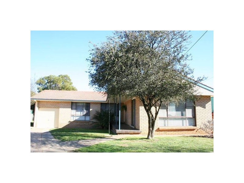 Caleula Crescent, Orange NSW 2800