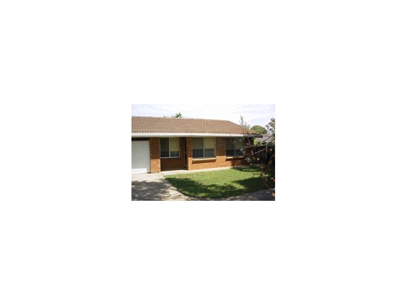 2/11 Torolusa Way, Orange NSW 2800