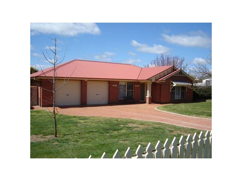 14 Carcoar Street, Blayney NSW 2799