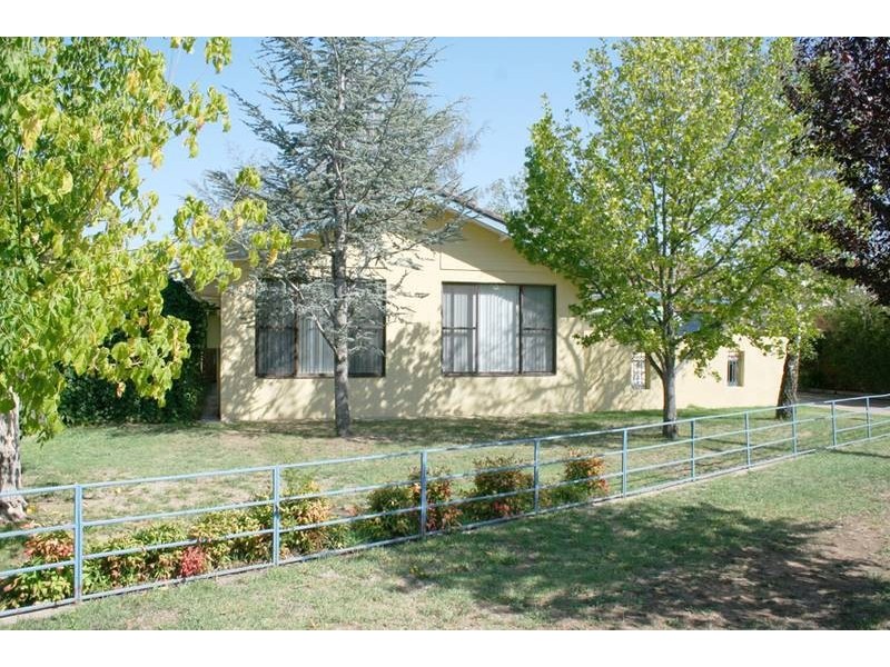 11 Nunns Avenue, Orange NSW 2800