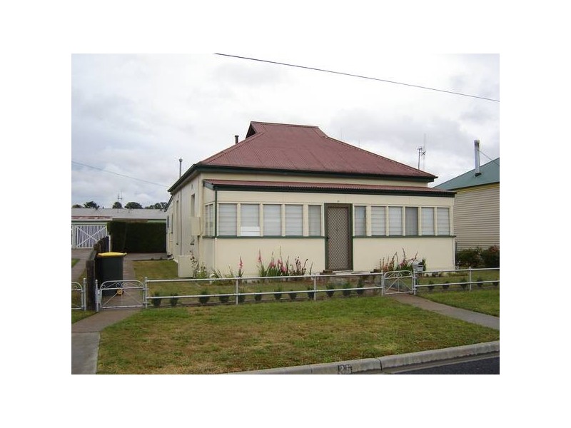 35 Burton, Blayney NSW 2799