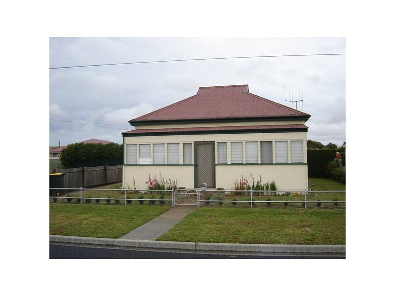 35 Burton, Blayney NSW 2799