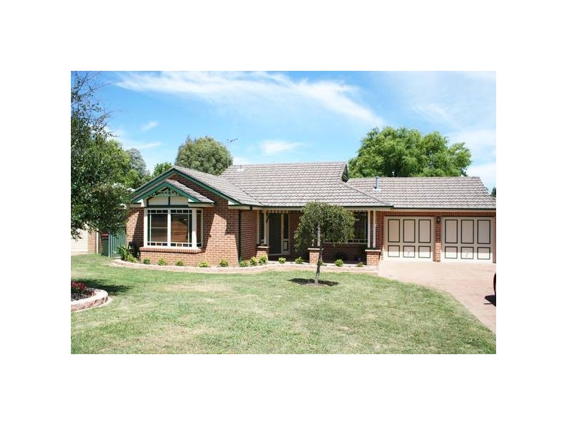72 Turner Crescent, Orange NSW 2800