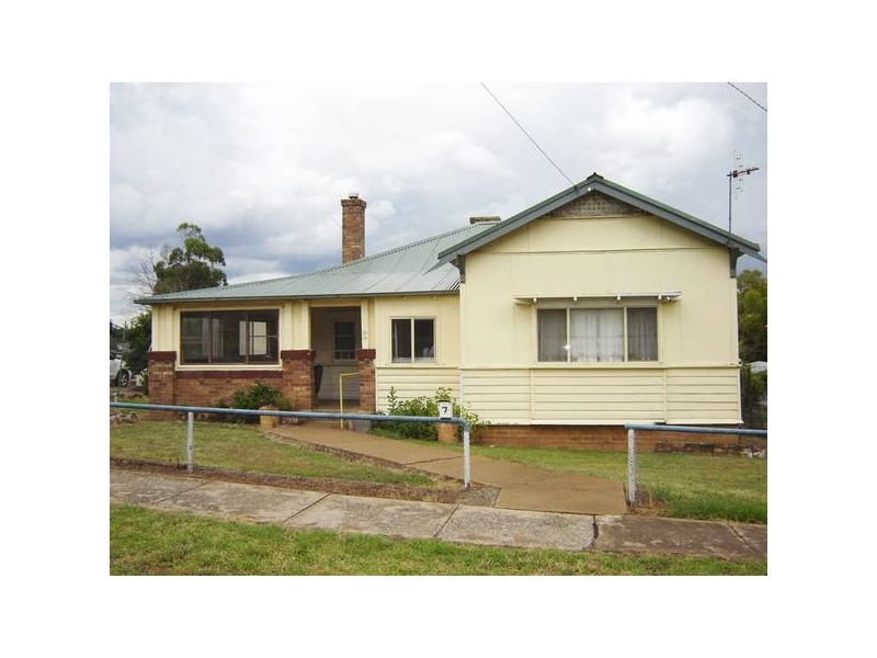 7 Riddell Street, Molong NSW 2866
