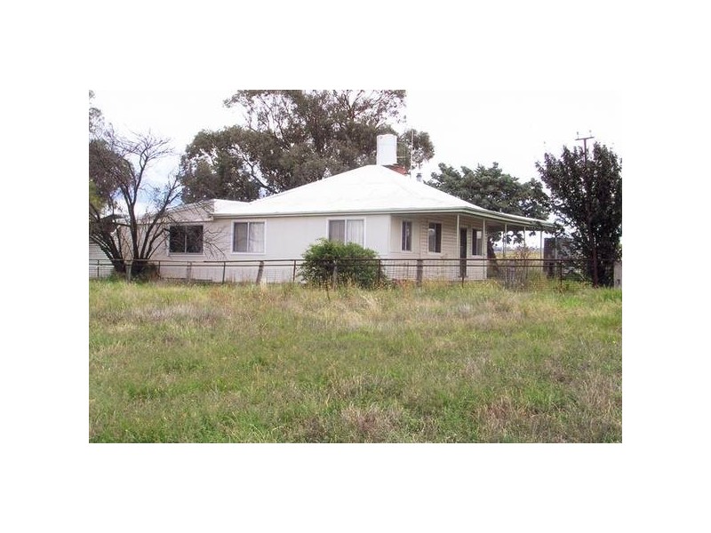 - Larras Lee, Orange NSW 2800