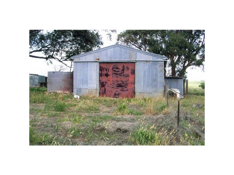 - Larras Lee, Orange NSW 2800