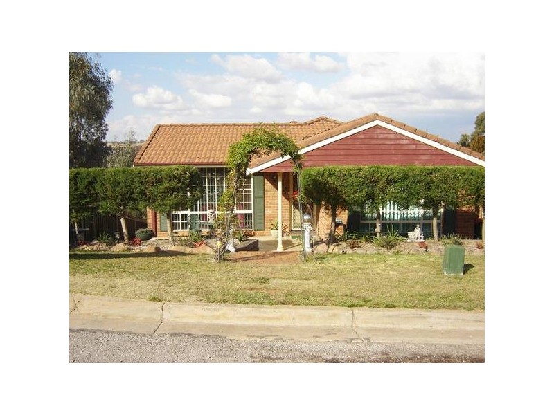 10 McArdle Street, Molong NSW 2866