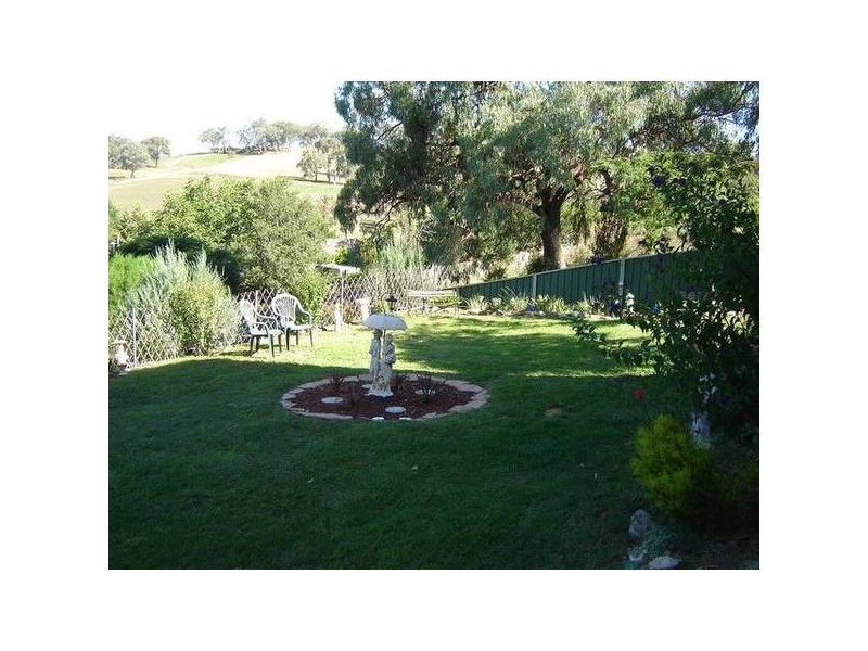 10 McArdle Street, Molong NSW 2866