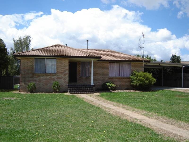 28 Torrens Street, Blayney NSW 2799