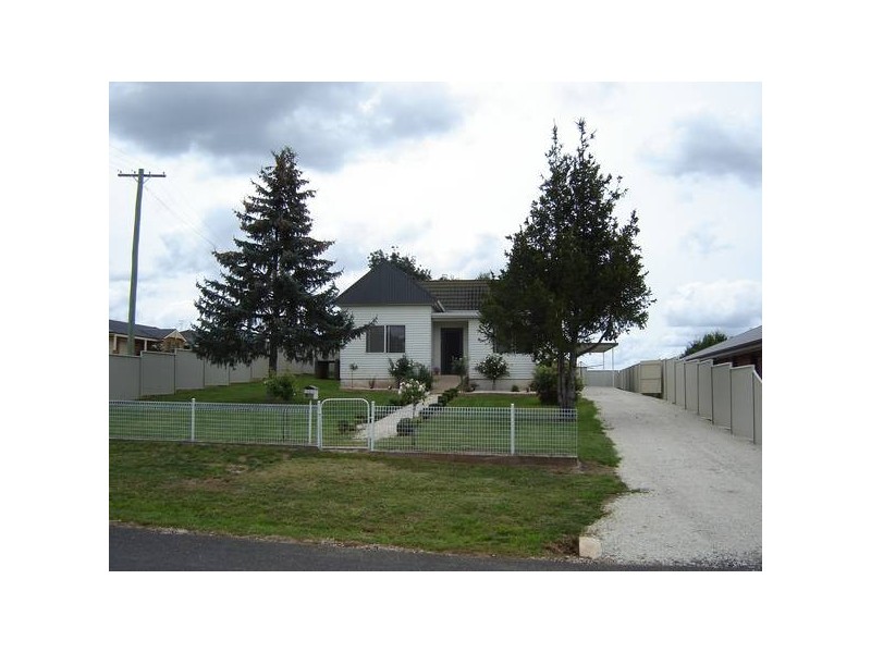 23 PLUMB STREET, Blayney NSW 2799