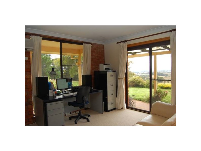 - Giles Road, Orange NSW 2800