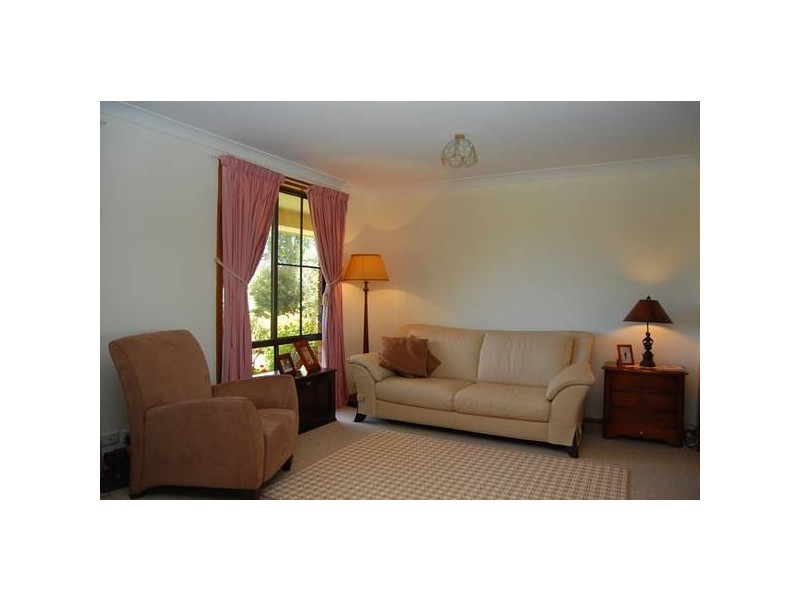 - Giles Road, Orange NSW 2800