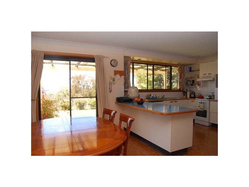 - Giles Road, Orange NSW 2800