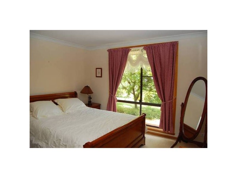 - Giles Road, Orange NSW 2800