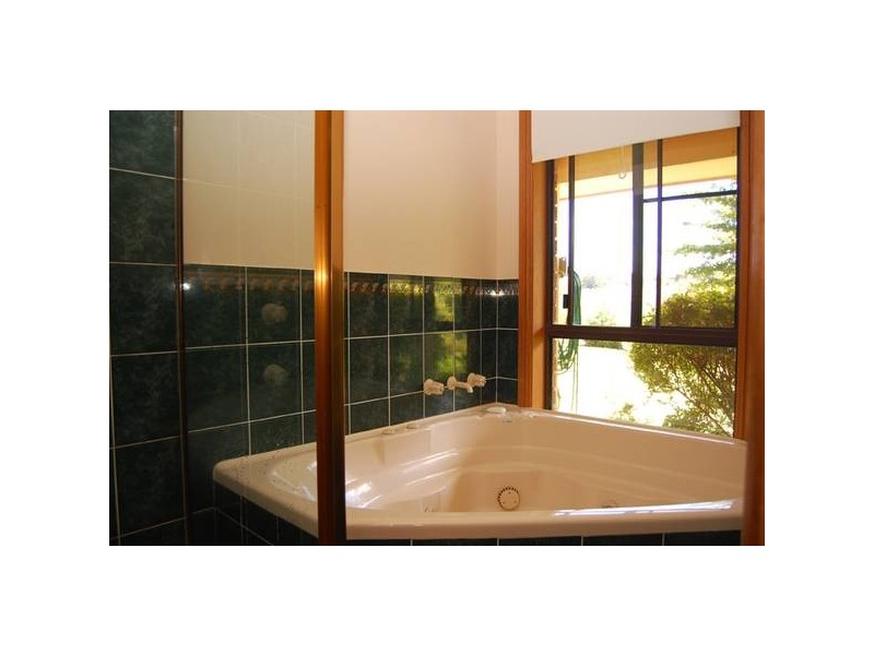 - Giles Road, Orange NSW 2800