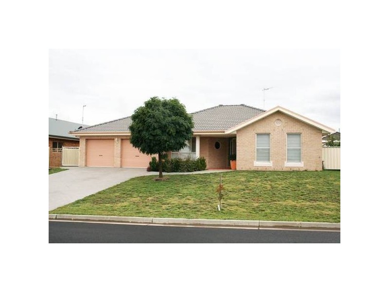 2 Hoskins Place, Orange NSW 2800