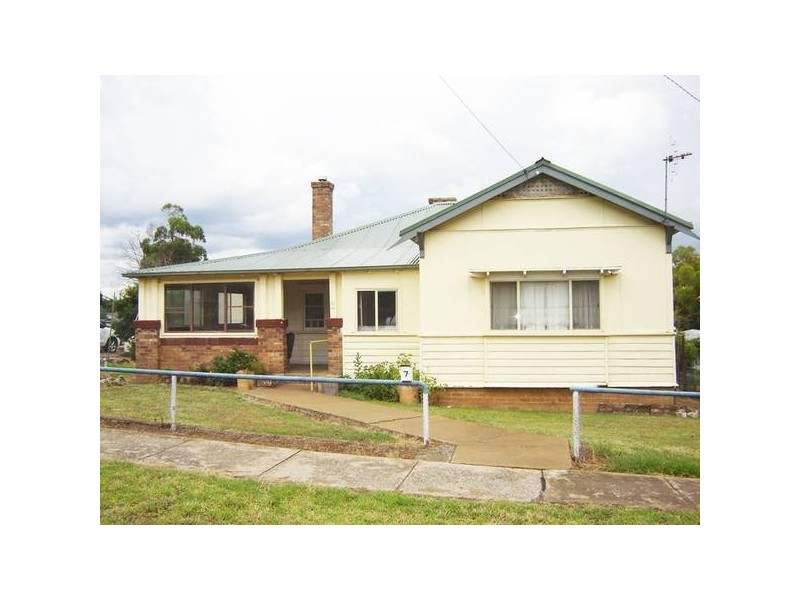7 Riddell Street, Molong NSW 2866