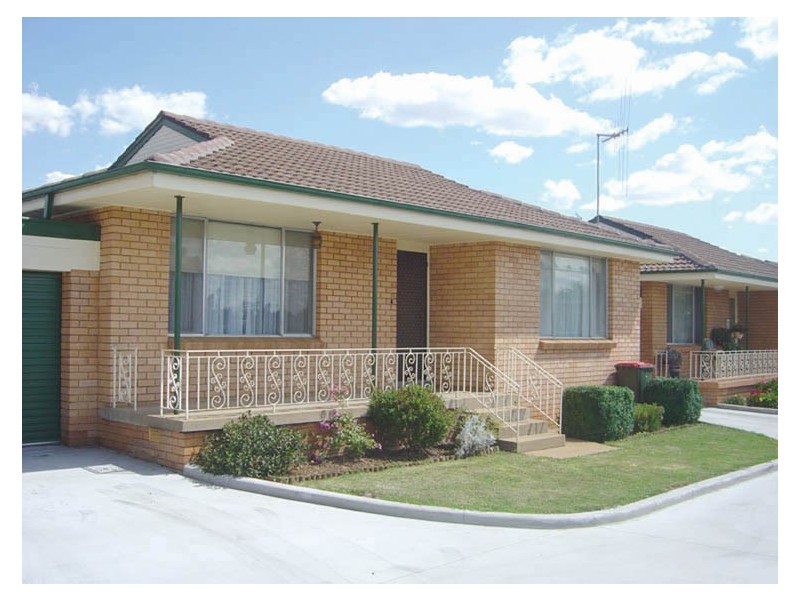 2/135 Sampson Street, Orange NSW 2800
