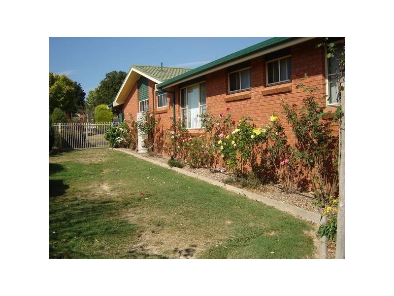 27 Mt Errol Street, Blayney NSW 2799