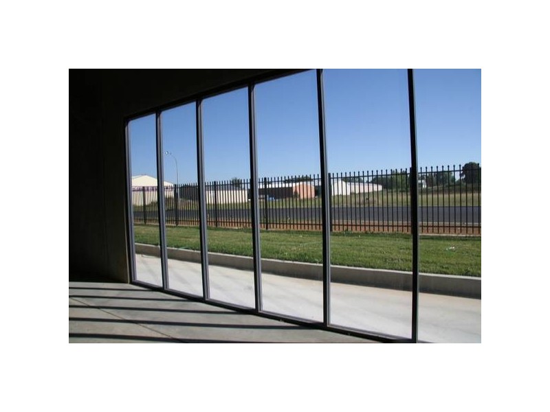 - Gateway Crescent, Orange NSW 2800