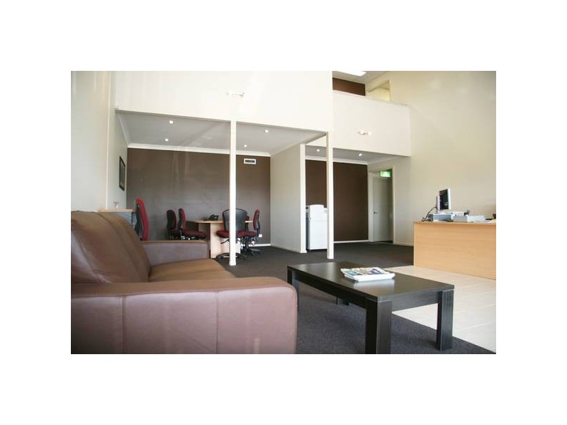 - Gateway Crescent, Orange NSW 2800