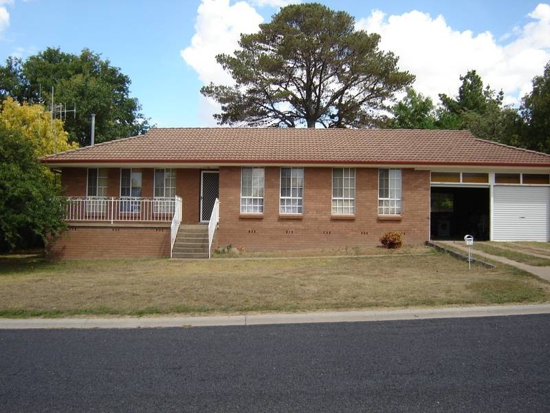 15 Amos Avenue, Blayney NSW 2799