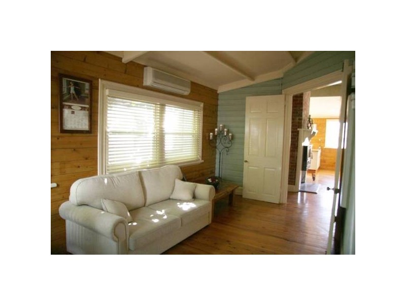 28 Molong Street (Molong), Orange NSW 2800