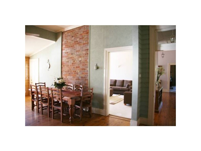 28 Molong Street (Molong), Orange NSW 2800