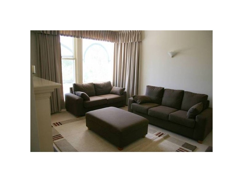 28 Molong Street (Molong), Orange NSW 2800