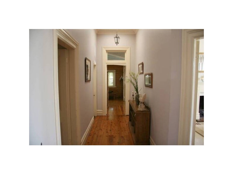 28 Molong Street (Molong), Orange NSW 2800
