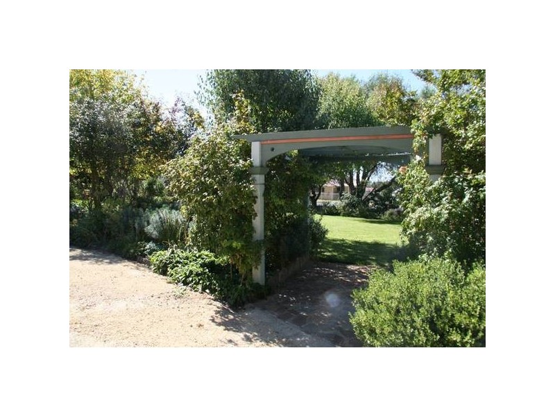 28 Molong Street (Molong), Orange NSW 2800