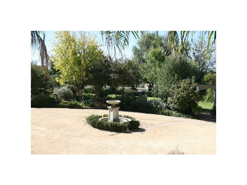 28 Molong Street (Molong), Orange NSW 2800