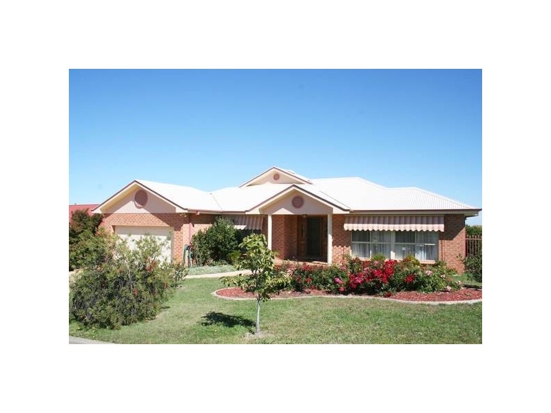 11 Magnolia Way, Orange NSW 2800
