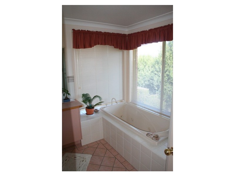 11 Magnolia Way, Orange NSW 2800