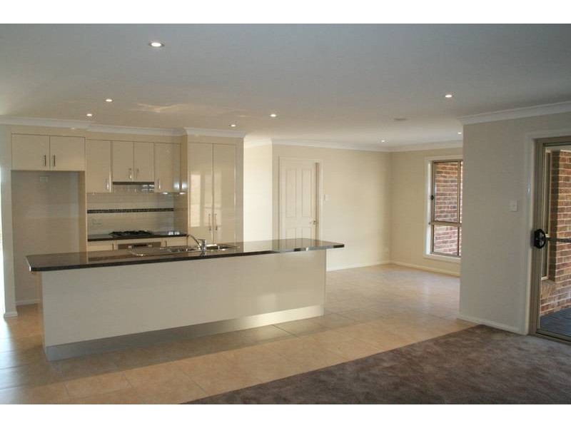 14 Bert Whiteley Place, Orange NSW 2800