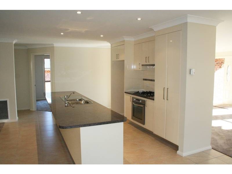 14 Bert Whiteley Place, Orange NSW 2800