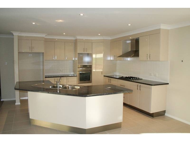 15 Bert Whiteley Place, Orange NSW 2800