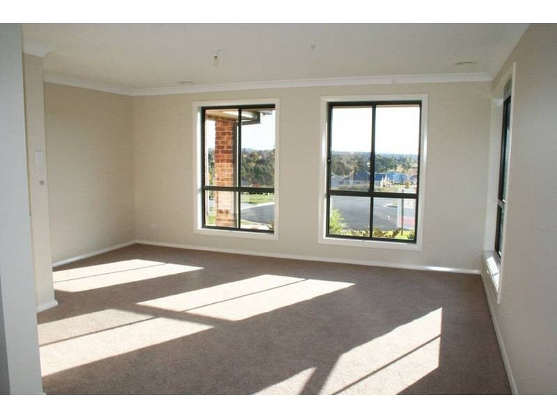 15 Bert Whiteley Place, Orange NSW 2800