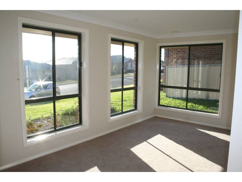 15 Bert Whiteley Place, Orange NSW 2800